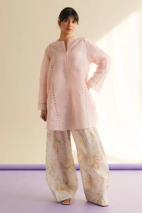 Sonam Bajwa Spooted Salwar Set.