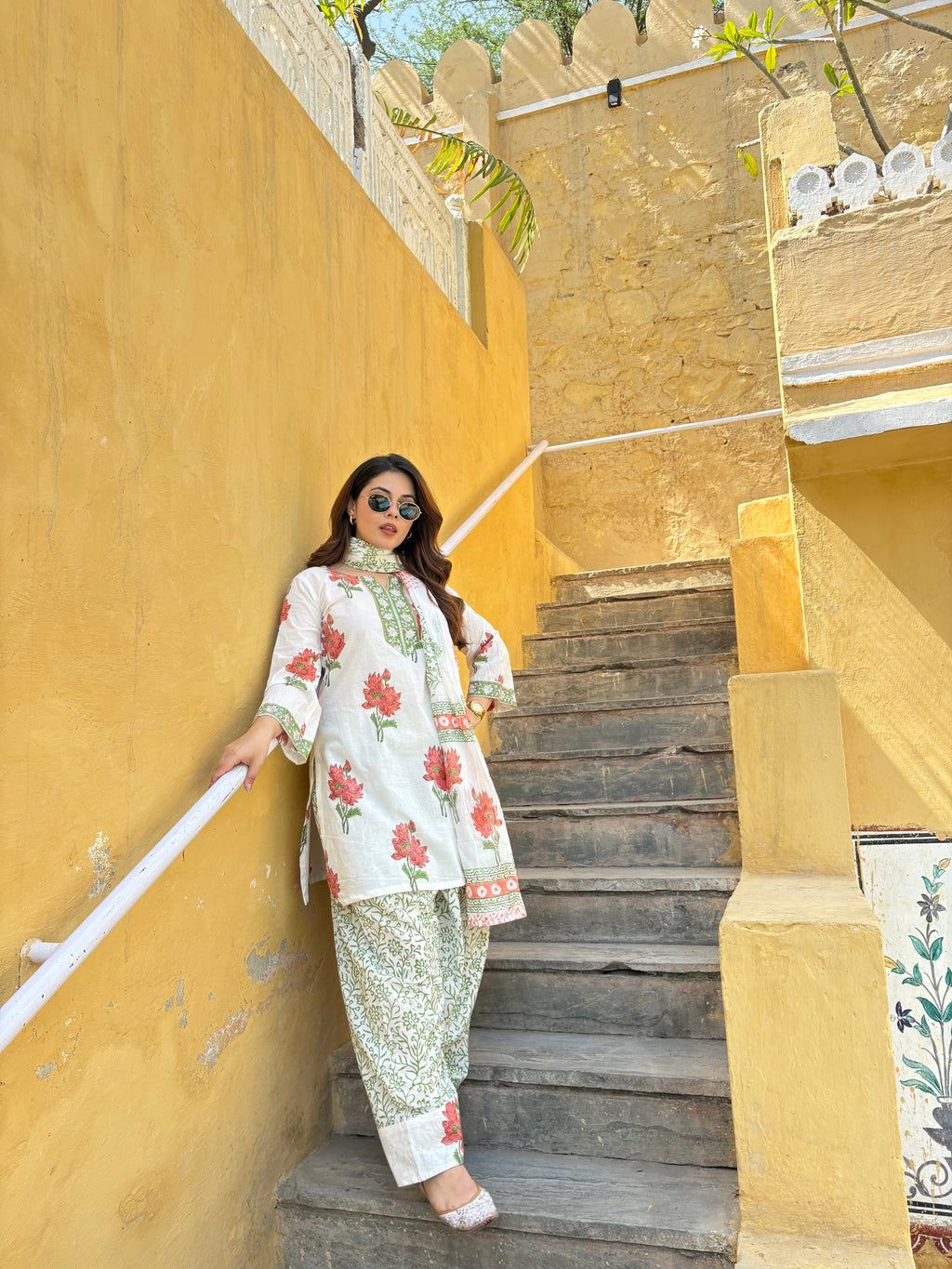 Nousheen Mughal Farshi Set