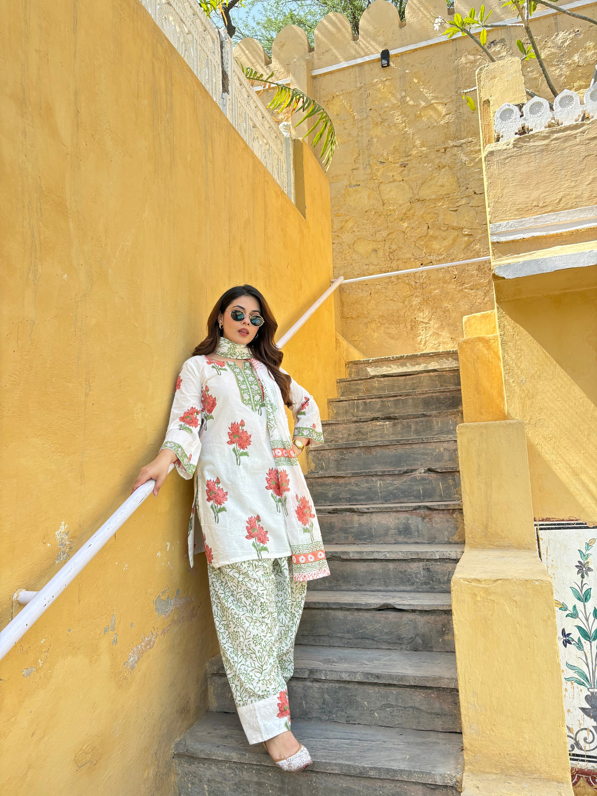 Nousheen Mughal Farshi Set