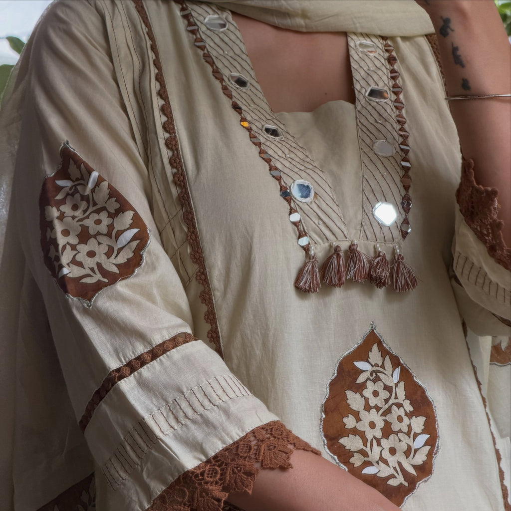 Nazm Mirror Embroidered Pocket Kurta Set